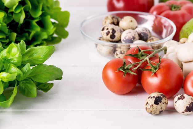 Яркие овощи на столе